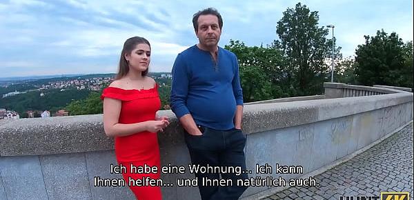 HUNT4K. Glücklicher Jäger trifft entzückendes Küken mit ihrem armen Vater und verführt sie für Sex
